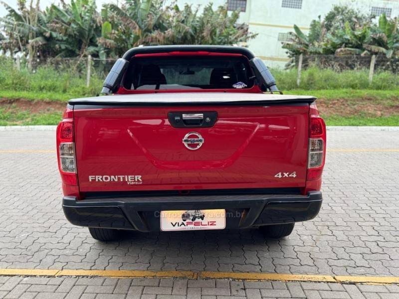 NISSAN - FRONTIER - 2021/2022 - Vermelha - R$ 174.990,00