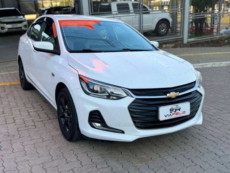 CHEVROLET - ONIX - 2020/2021 - Branca - R$ 89.990,00