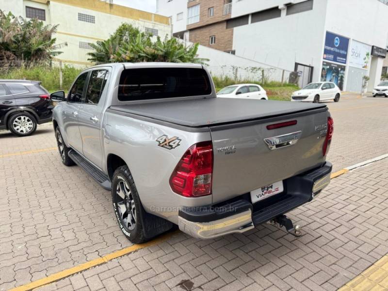 TOYOTA - HILUX - 2019/2019 - Prata - R$ 216.990,00