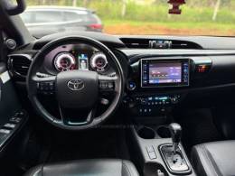 TOYOTA - HILUX - 2019/2019 - Prata - R$ 216.990,00