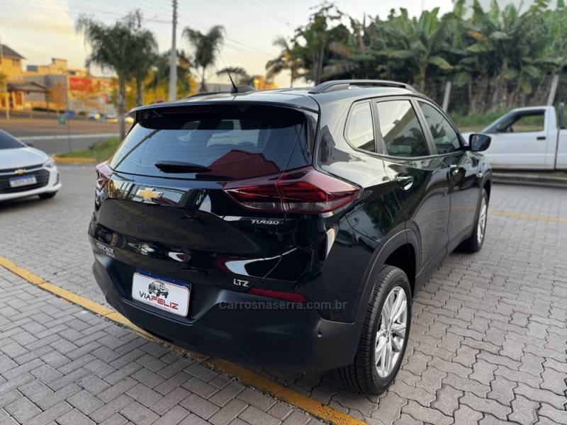 CHEVROLET - TRACKER - 2022/2023 - Preta - R$ 114.990,00