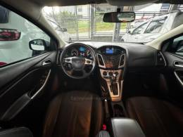 FORD - FOCUS - 2014/2015 - Branca - R$ 53.990,00
