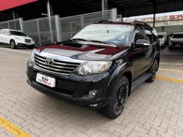 TOYOTA - HILUX SW4 - 2011/2012 - Preta - R$ 144.990,00