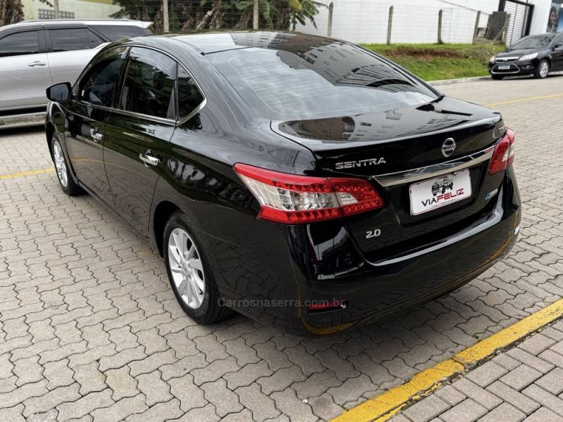 NISSAN - SENTRA - 2013/2014 - Preta - R$ 55.990,00