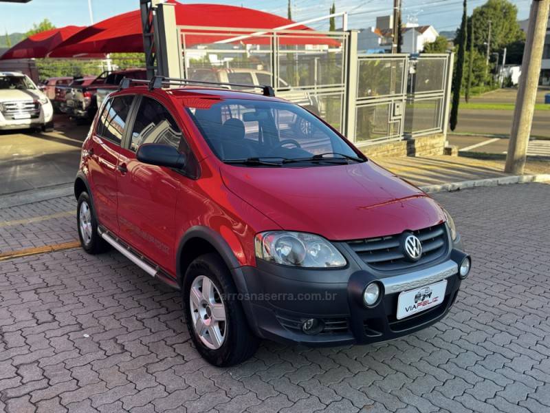 VOLKSWAGEN - CROSSFOX - 2009/2010 - Vermelha - R$ 39.990,00