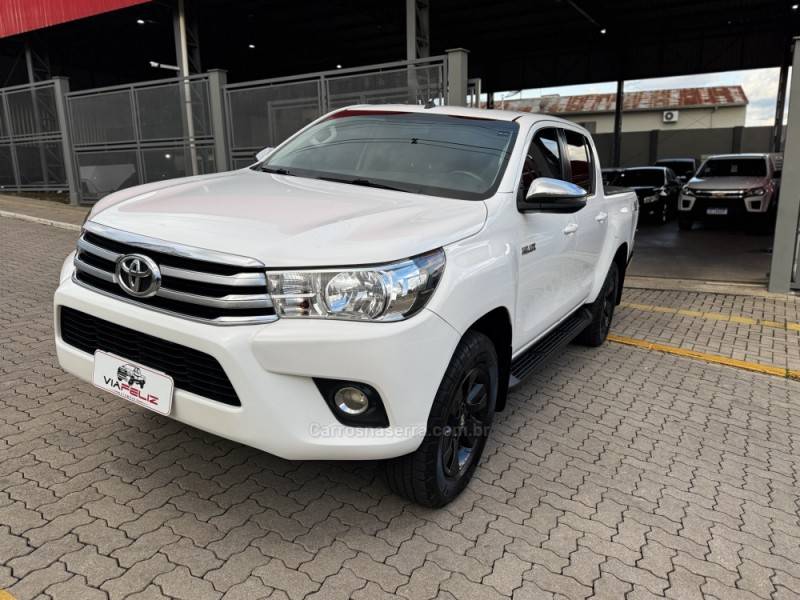 TOYOTA - HILUX - 2017/2018 - Branca - R$ 184.990,00