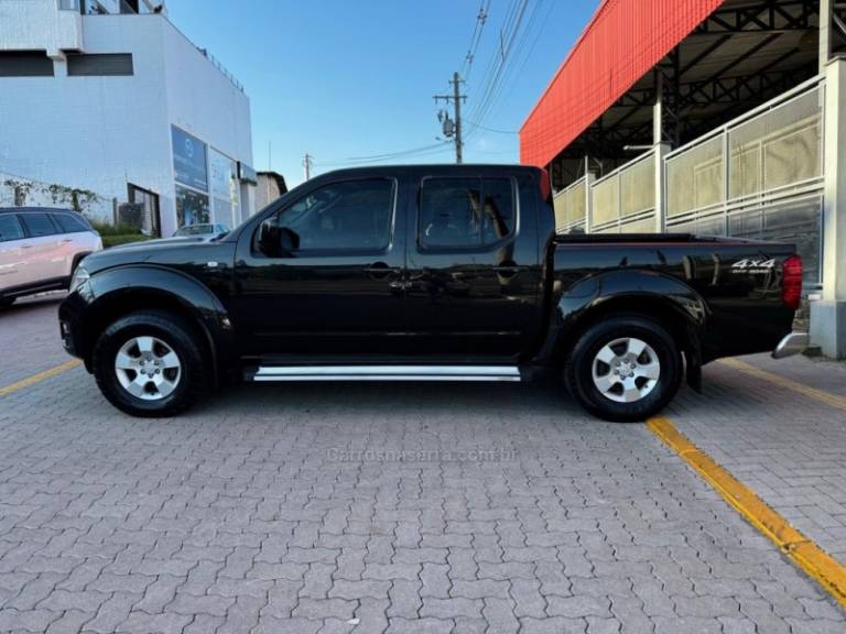 NISSAN - FRONTIER - 2015/2016 - Preta - R$ 109.990,00