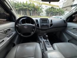 TOYOTA - HILUX - 2011/2011 - Branca - R$ 119.990,00