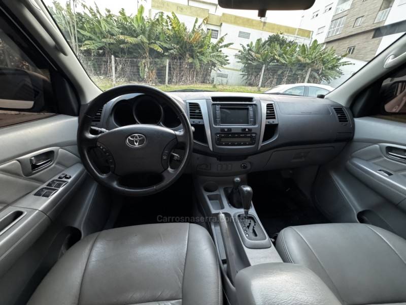 TOYOTA - HILUX - 2011/2011 - Branca - R$ 119.990,00