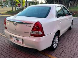 TOYOTA - ETIOS - 2015/2015 - Branca - R$ 51.990,00
