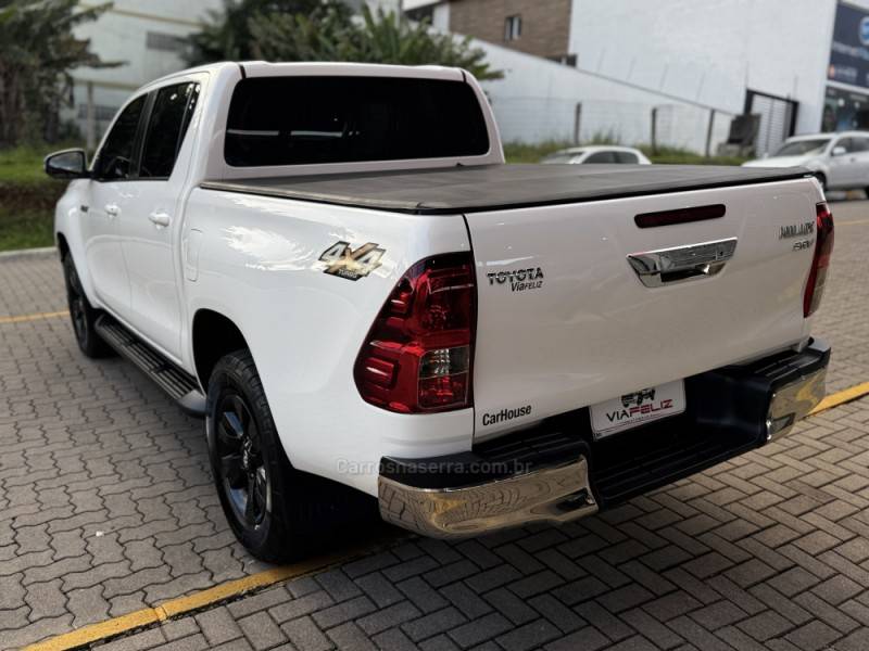 TOYOTA - HILUX - 2017/2018 - Branca - R$ 184.990,00