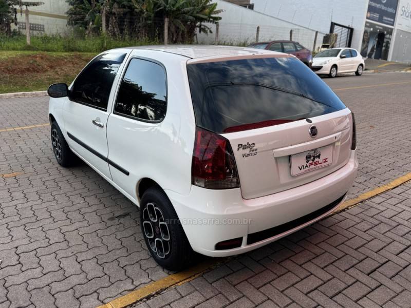 FIAT - PALIO - 2015/2016 - Branca - R$ 28.990,00