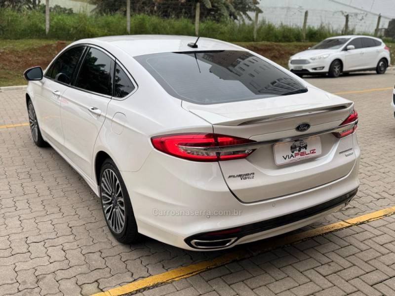 FORD - FUSION - 2017/2018 - Branca - R$ 107.990,00