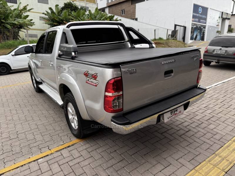 TOYOTA - HILUX - 2012/2012 - Prata - R$ 109.990,00