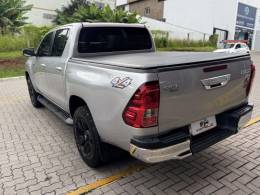 TOYOTA - HILUX - 2015/2016 - Prata - R$ 169.990,00