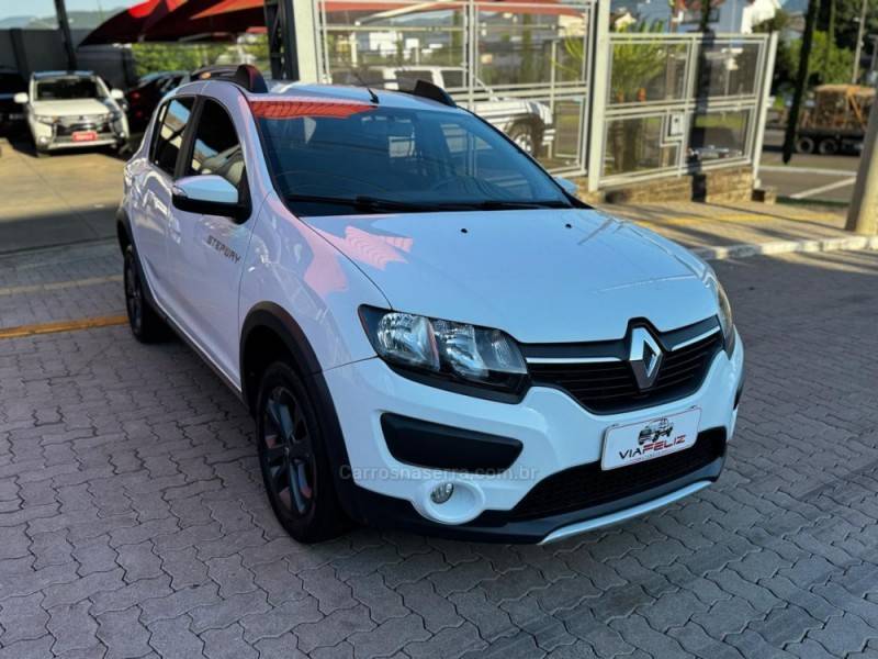 RENAULT - SANDERO - 2014/2015 - Branca - R$ 46.990,00