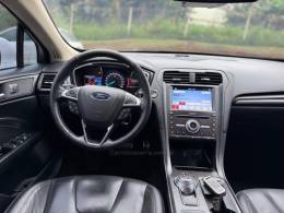 FORD - FUSION - 2017/2018 - Branca - R$ 107.990,00