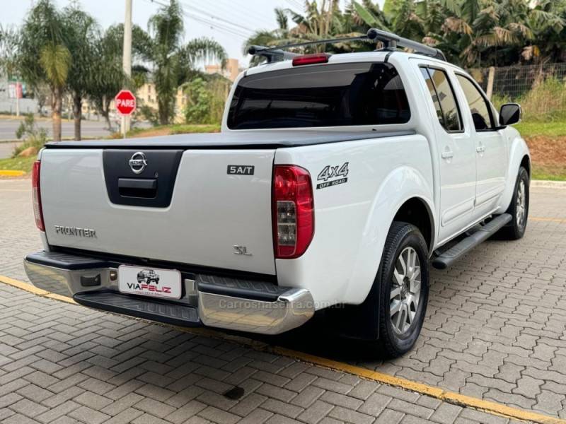 NISSAN - FRONTIER - 2013/2014 - Branca - R$ 109.990,00