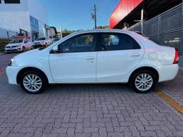 TOYOTA - ETIOS - 2015/2015 - Branca - R$ 51.990,00