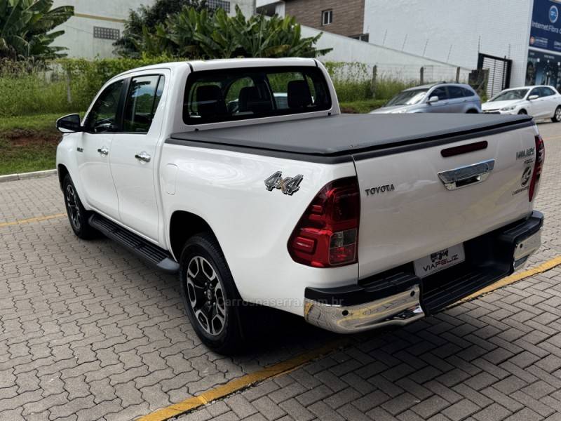 TOYOTA - HILUX - 2021/2021 - Branca - R$ 219.990,00