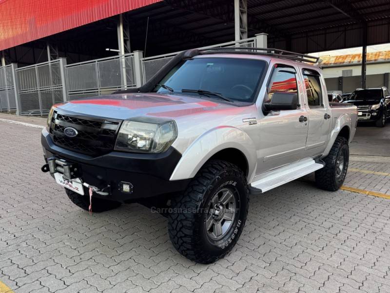 FORD - RANGER - 2010/2011 - Prata - R$ 94.990,00