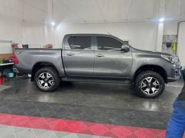 TOYOTA - HILUX - 2019/2020 - Cinza - R$ 219.990,00