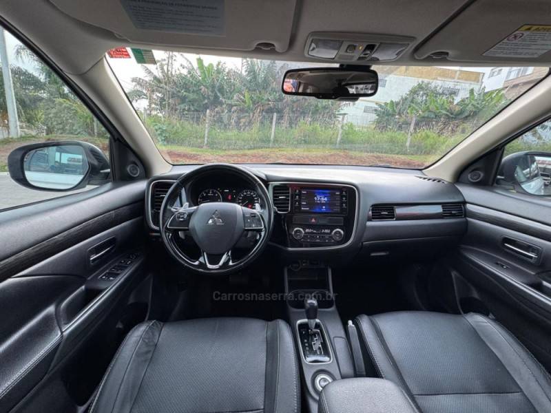 MITSUBISHI - OUTLANDER - 2015/2016 - Branca - R$ 129.990,00