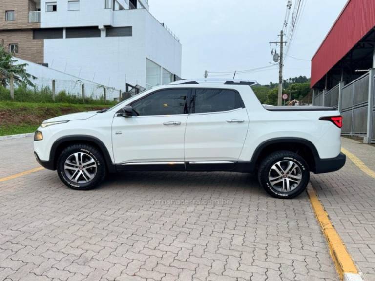 FIAT - TORO - 2017/2018 - Branca - R$ 114.990,00