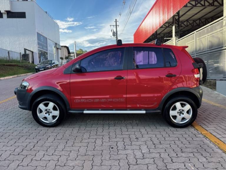 VOLKSWAGEN - CROSSFOX - 2009/2010 - Vermelha - R$ 39.990,00
