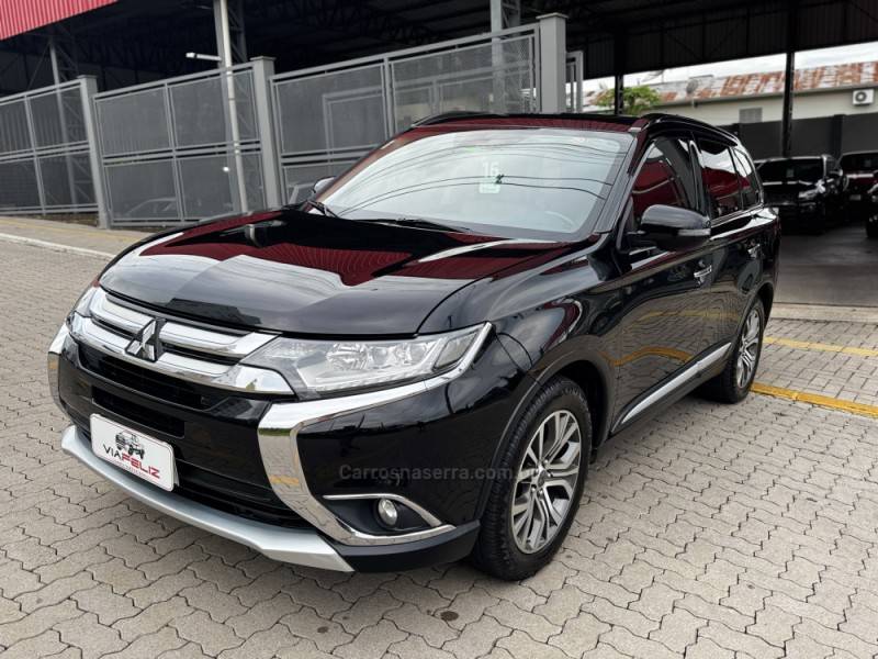 MITSUBISHI - OUTLANDER - 2015/2016 - Preta - R$ 119.990,00