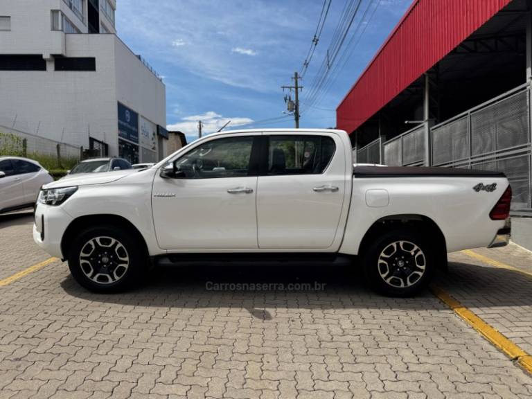 TOYOTA - HILUX - 2021/2021 - Branca - R$ 219.990,00