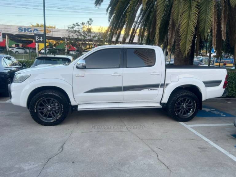 TOYOTA - HILUX - 2015/2015 - Branca - R$ 159.990,00