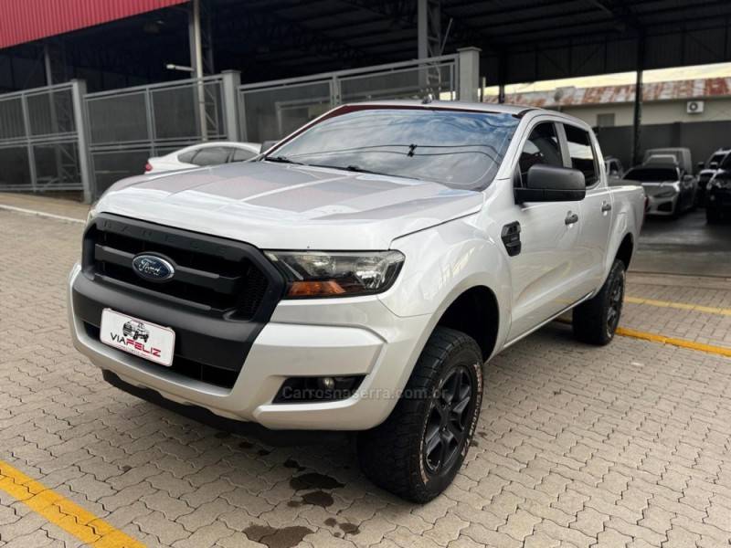 FORD - RANGER - 2016/2017 - Prata - R$ 106.990,00