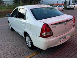 TOYOTA - ETIOS - 2015/2015 - Branca - R$ 51.990,00