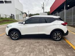 NISSAN - KICKS - 2020/2021 - Branca - R$ 94.990,00