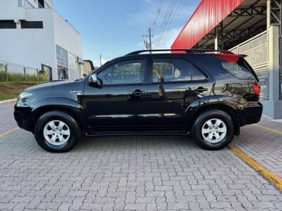 TOYOTA - HILUX SW4 - 2008/2008 - Preta - R$ 111.990,00