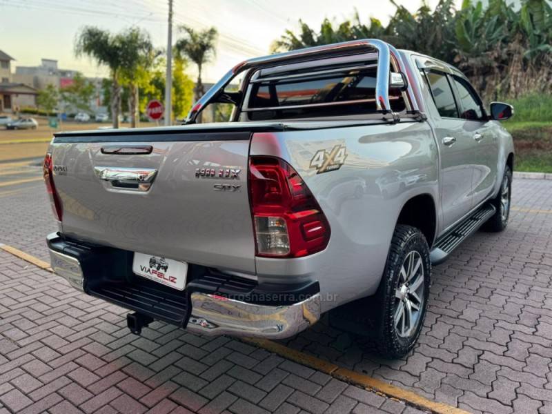 TOYOTA - HILUX - 2016/2016 - Prata - R$ 179.990,00