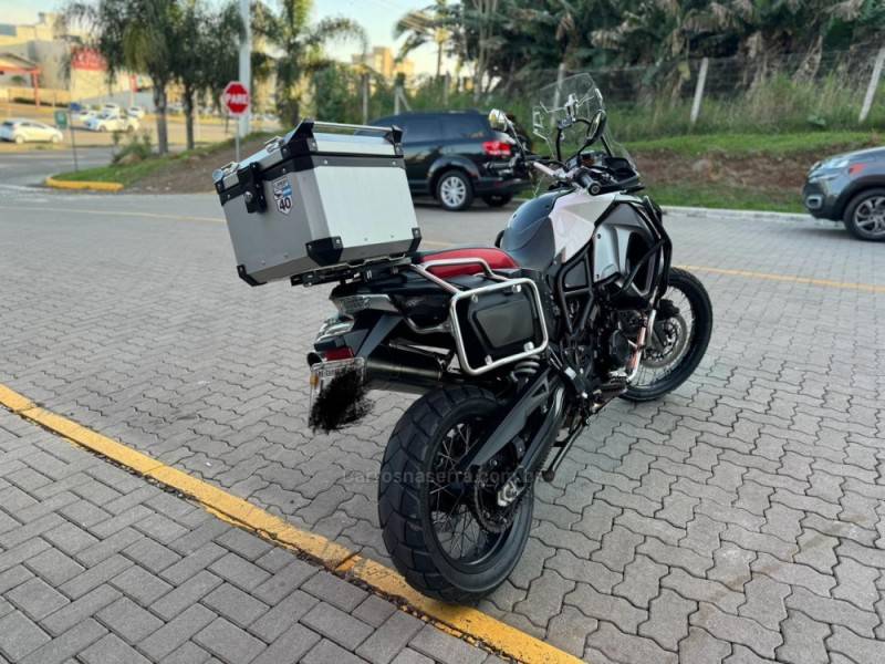 BMW - F 800 - 2016/2016 - Branca - R$ 49.990,00