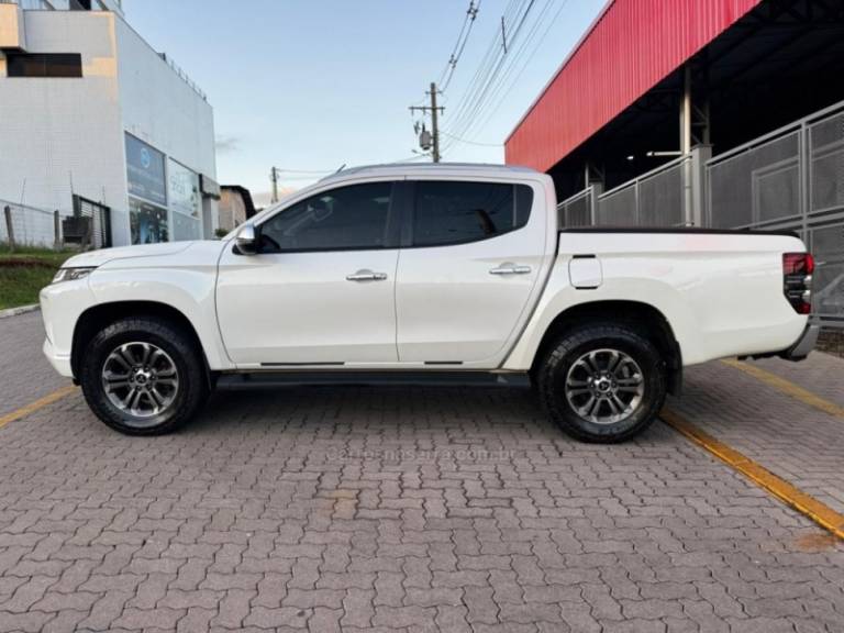 MITSUBISHI - L200 TRITON - 2022/2022 - Branca - R$ 204.990,00